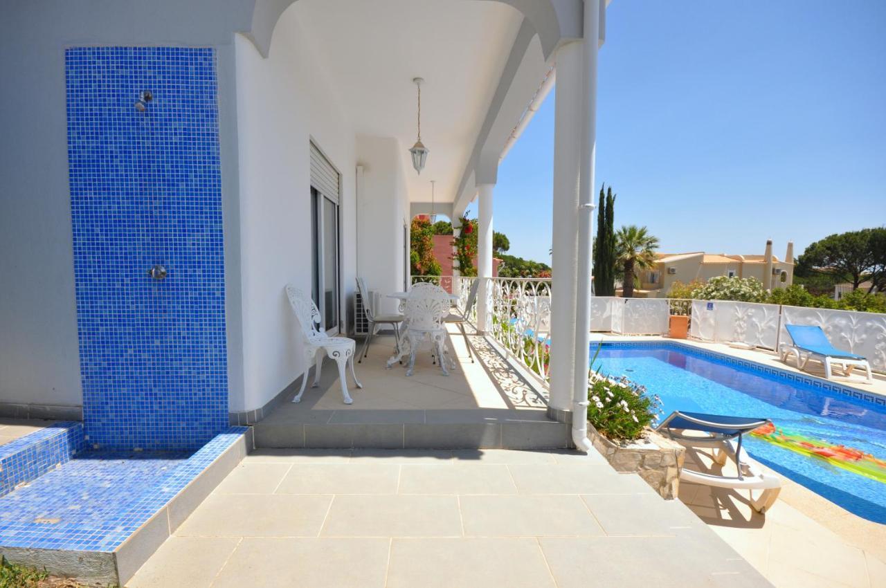 Well-Appointed Villa Is Situated In The Popular Resort Of Vilamoura Quarteira Exterior foto